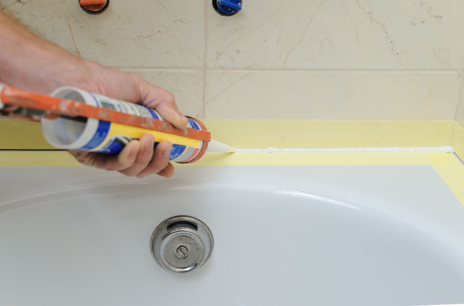How to Correctly Caulk a Bathtub? Get the Most Ideal Tricks Here!